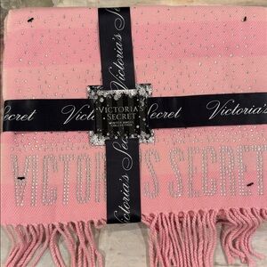 NWT Victoria's Secret Pink Sparkle Signature Scarf